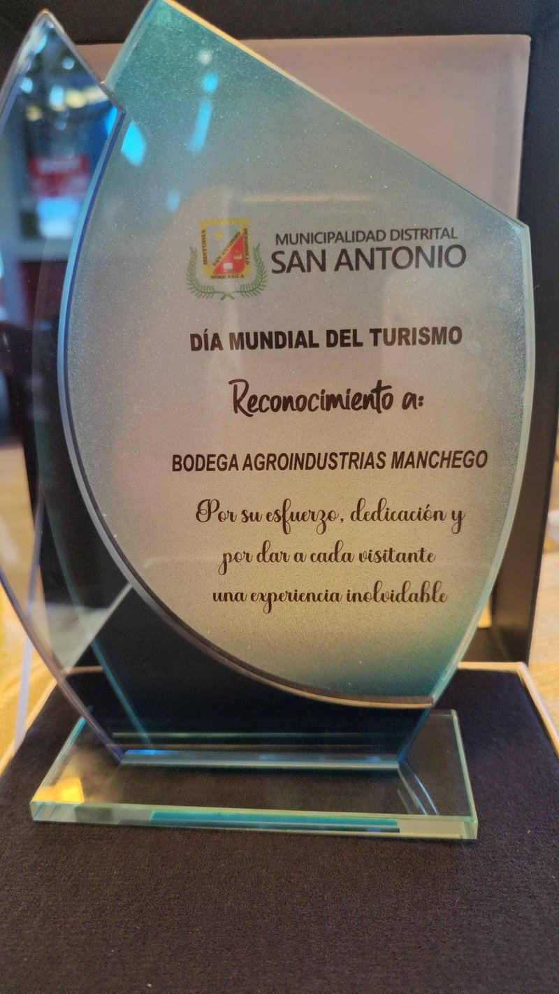 Reconocimiento al turismo (2024) — Municipalidad Distrital San Antonio. Día Mundial del Turismo. Bodega Manchego, Moquegua.